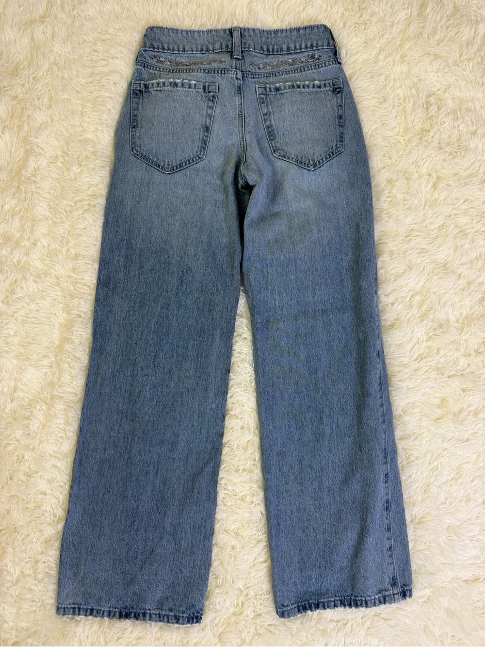 Hollister, low rise baggy Women’s Jeans with Embroidery